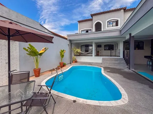 Casa com 250m² 3 quartos e 2 banheiros, à venda, no bairro Vila Antônio Augusto Luiz em Caçapava