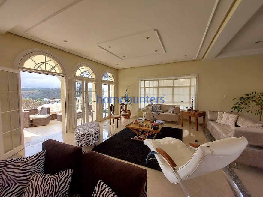 Casa à venda com 5 quartos, 550m² - Foto 1