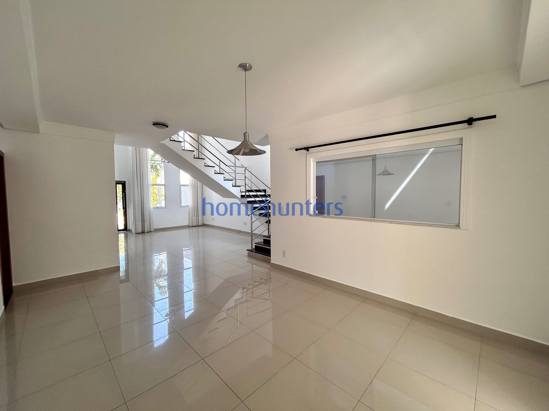Casa para alugar com 4 quartos, 244m² - Foto 3