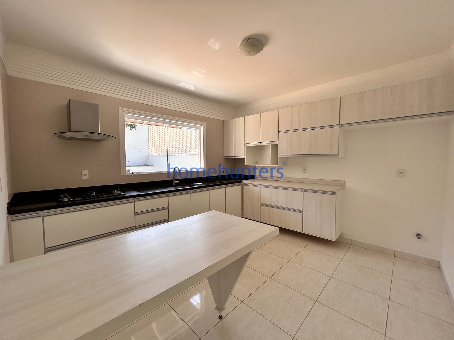 Casa para alugar com 4 quartos, 244m² - Foto 9