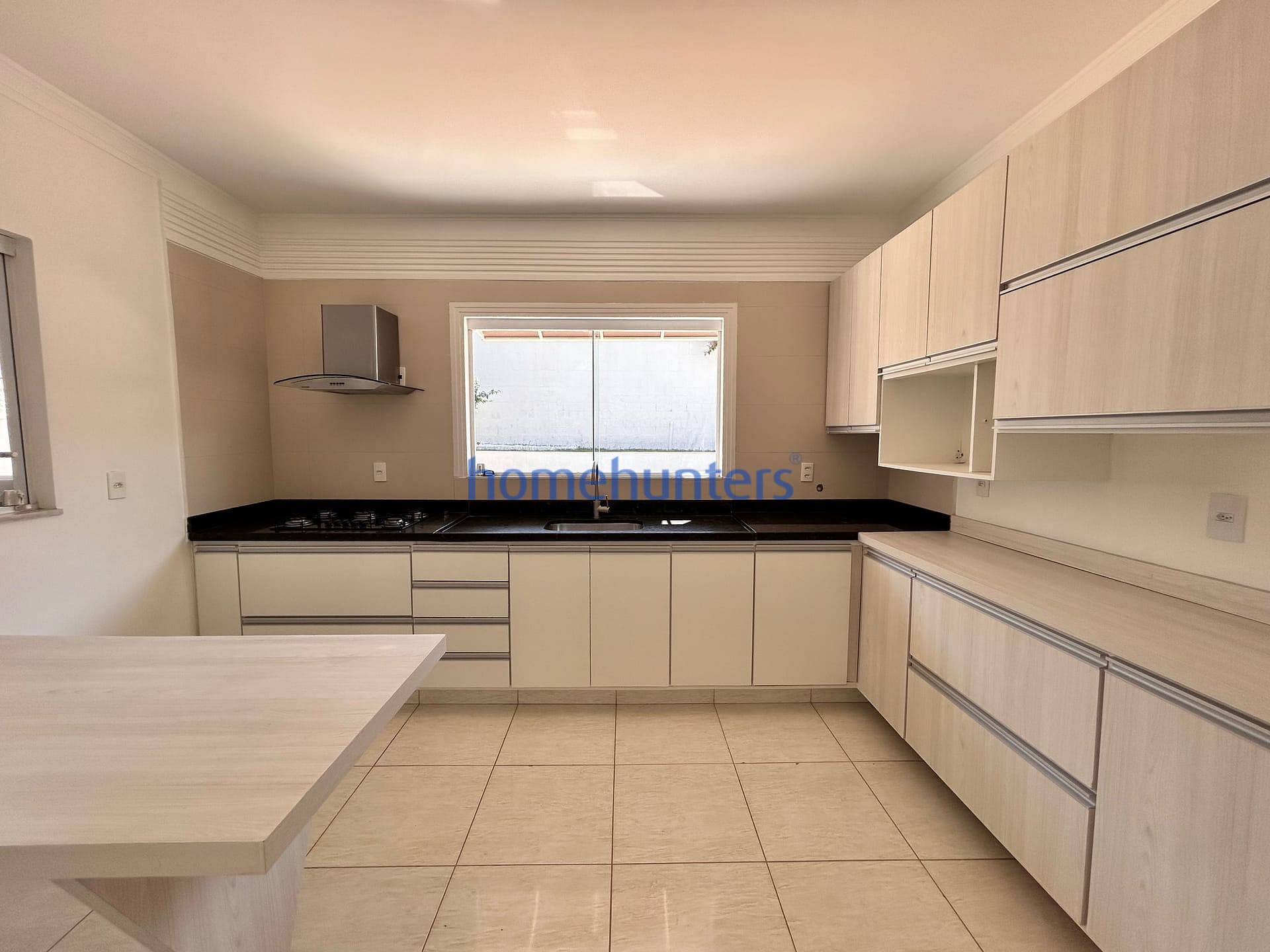 Casa para alugar com 4 quartos, 244m² - Foto 7