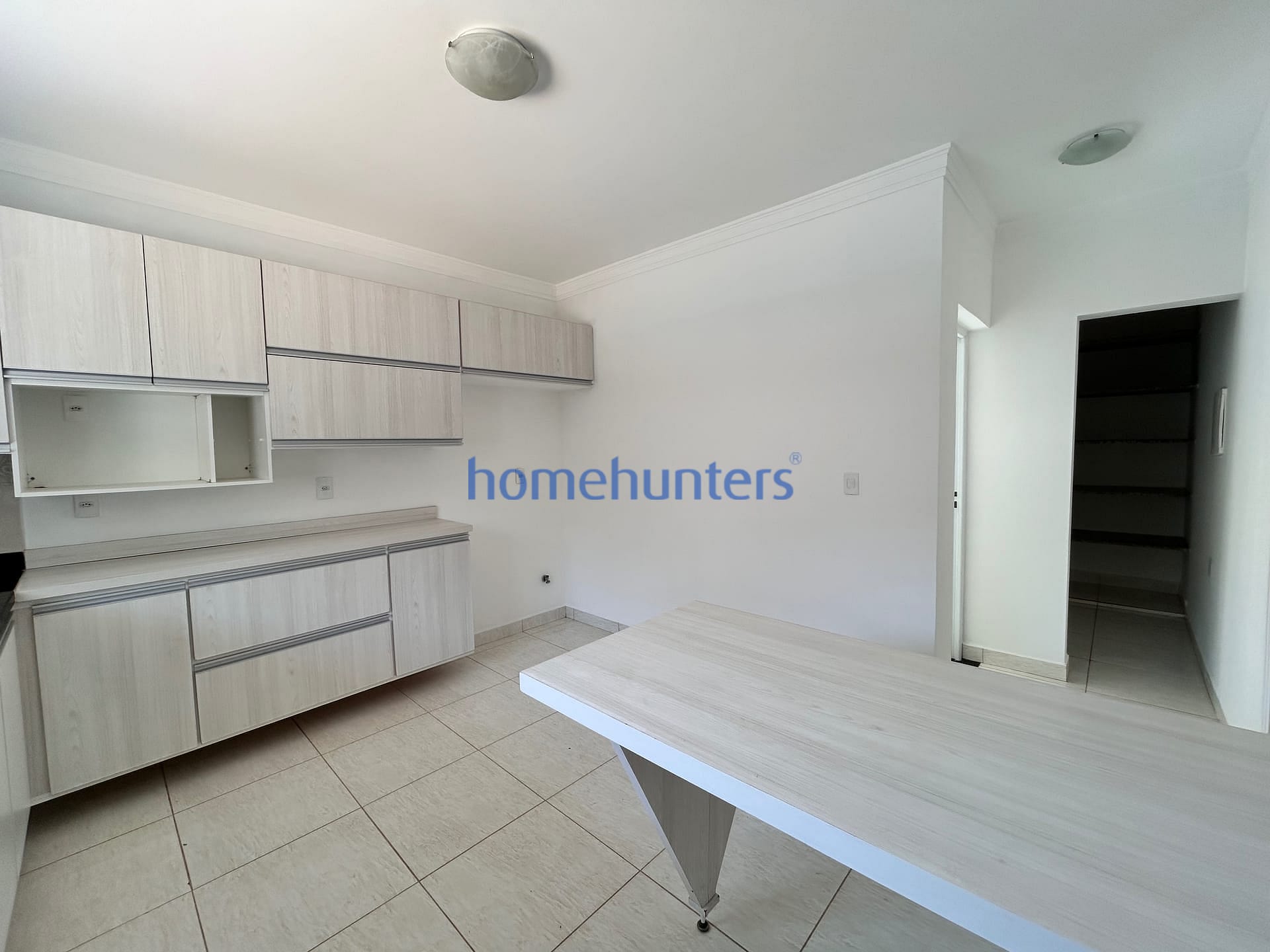 Casa para alugar com 4 quartos, 244m² - Foto 8