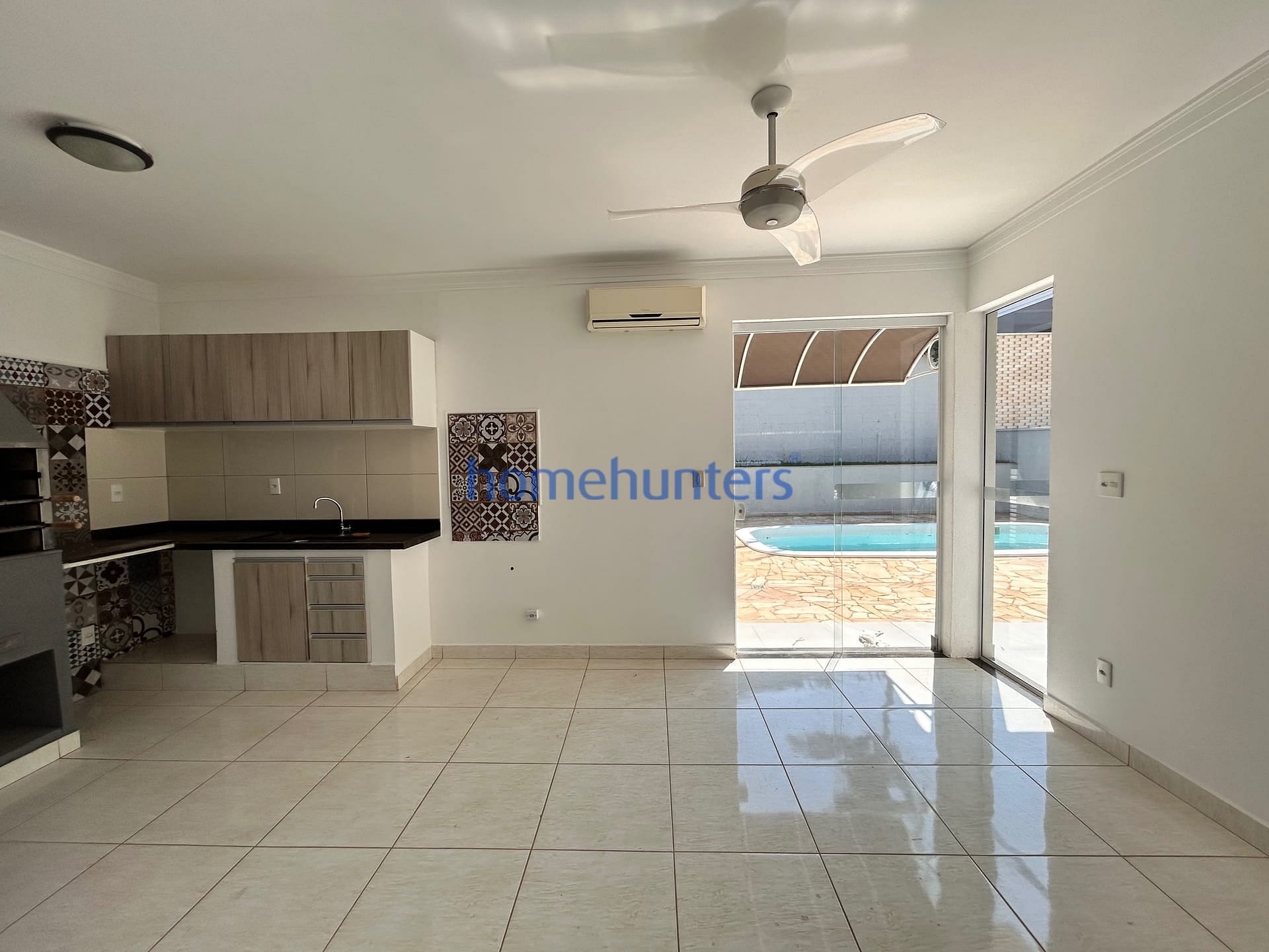 Casa para alugar com 4 quartos, 244m² - Foto 11