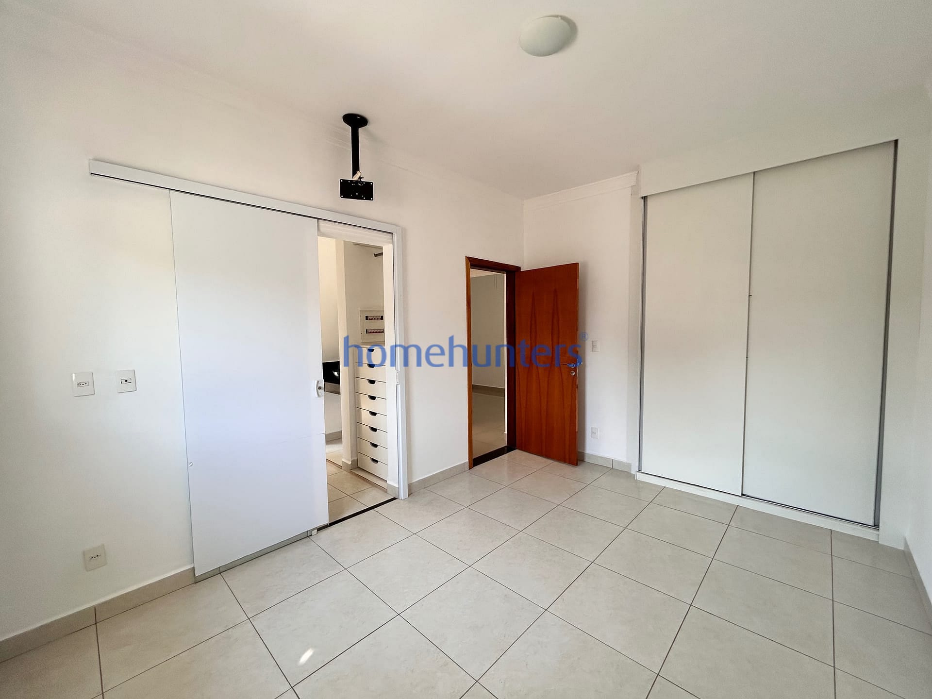 Casa para alugar com 4 quartos, 244m² - Foto 56