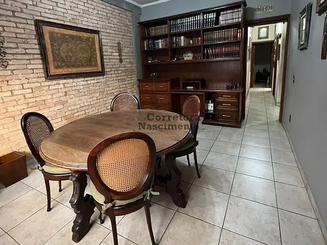 Casa 4 quartos e 1 banheiro, à venda, no bairro Centro em Jacareí