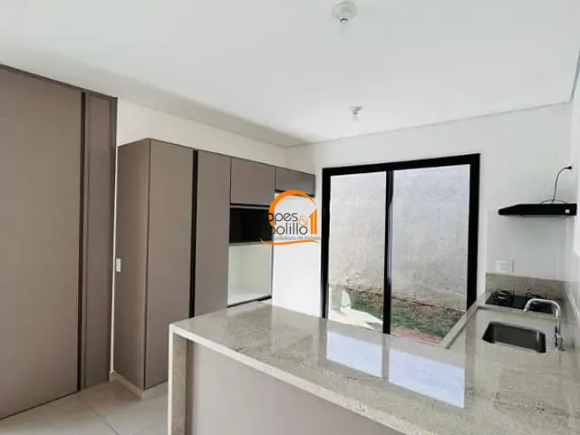 Casa com 180m² 3 quartos e 1 banheiro, para alugar, no bairro Vila Esperia Ou Giglio em Atibaia