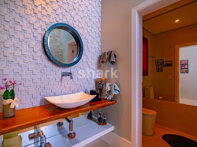 Casa com 1280m² 4 quartos e 6 banheiros, à venda ou para alugar, no bairro Residencial Morada dos Lagos em Barueri