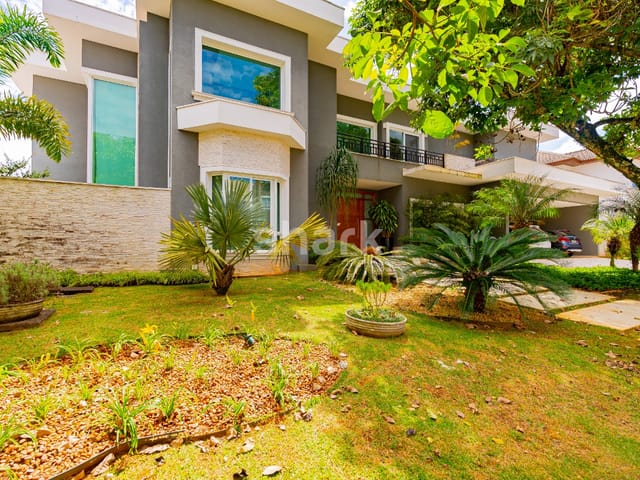 Casa com 1280m² 4 quartos e 6 banheiros, à venda ou para alugar, no bairro Residencial Morada dos Lagos em Barueri