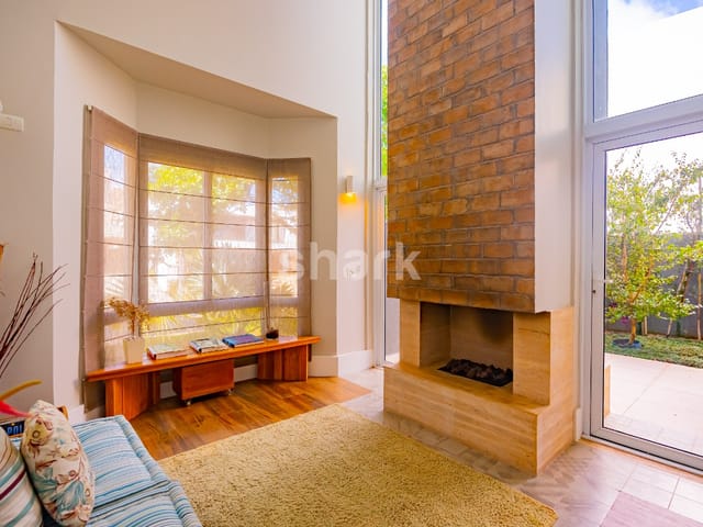Casa com 1280m² 4 quartos e 6 banheiros, à venda ou para alugar, no bairro Residencial Morada dos Lagos em Barueri