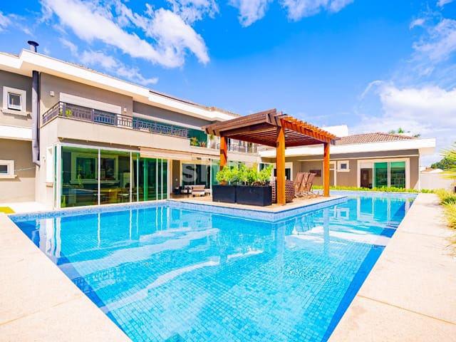 Casa com 1280m² 4 quartos e 6 banheiros, à venda ou para alugar, no bairro Residencial Morada dos Lagos em Barueri