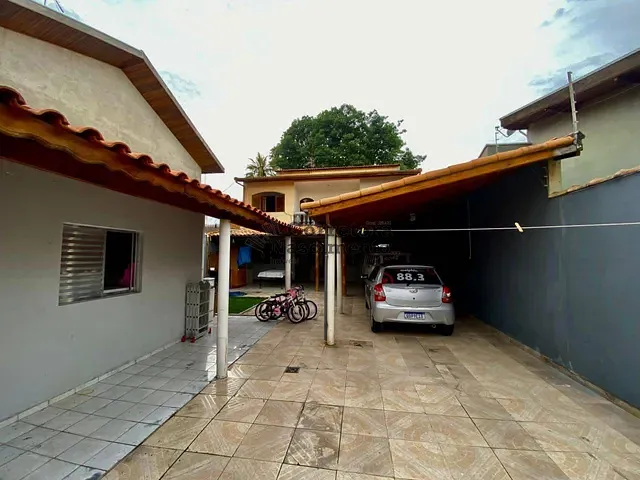 Casa com 256m² 4 quartos e 3 banheiros, à venda, no bairro Loteamento Villa Branca em Jacareí