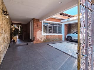 Foto do Casa-Casa tipo para venda em Parque Novo Mundo com 5 quartos, sendo 2 suítes, 275m²