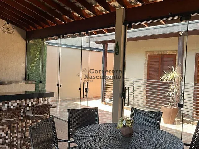 Casa com 250m² 2 quartos e 3 banheiros, à venda, no bairro Jardim Terras de Santa Helena em Jacareí