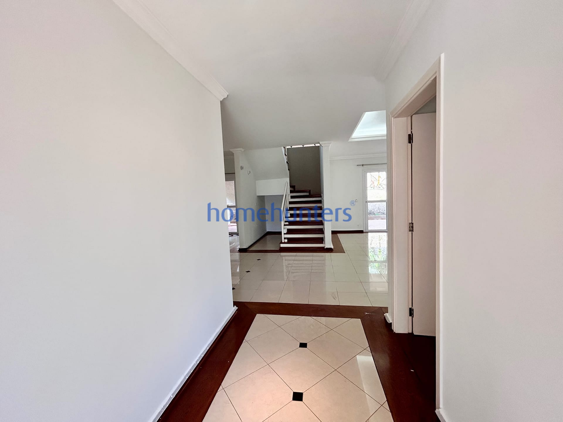 Casa para alugar com 5 quartos, 317m² - Foto 7