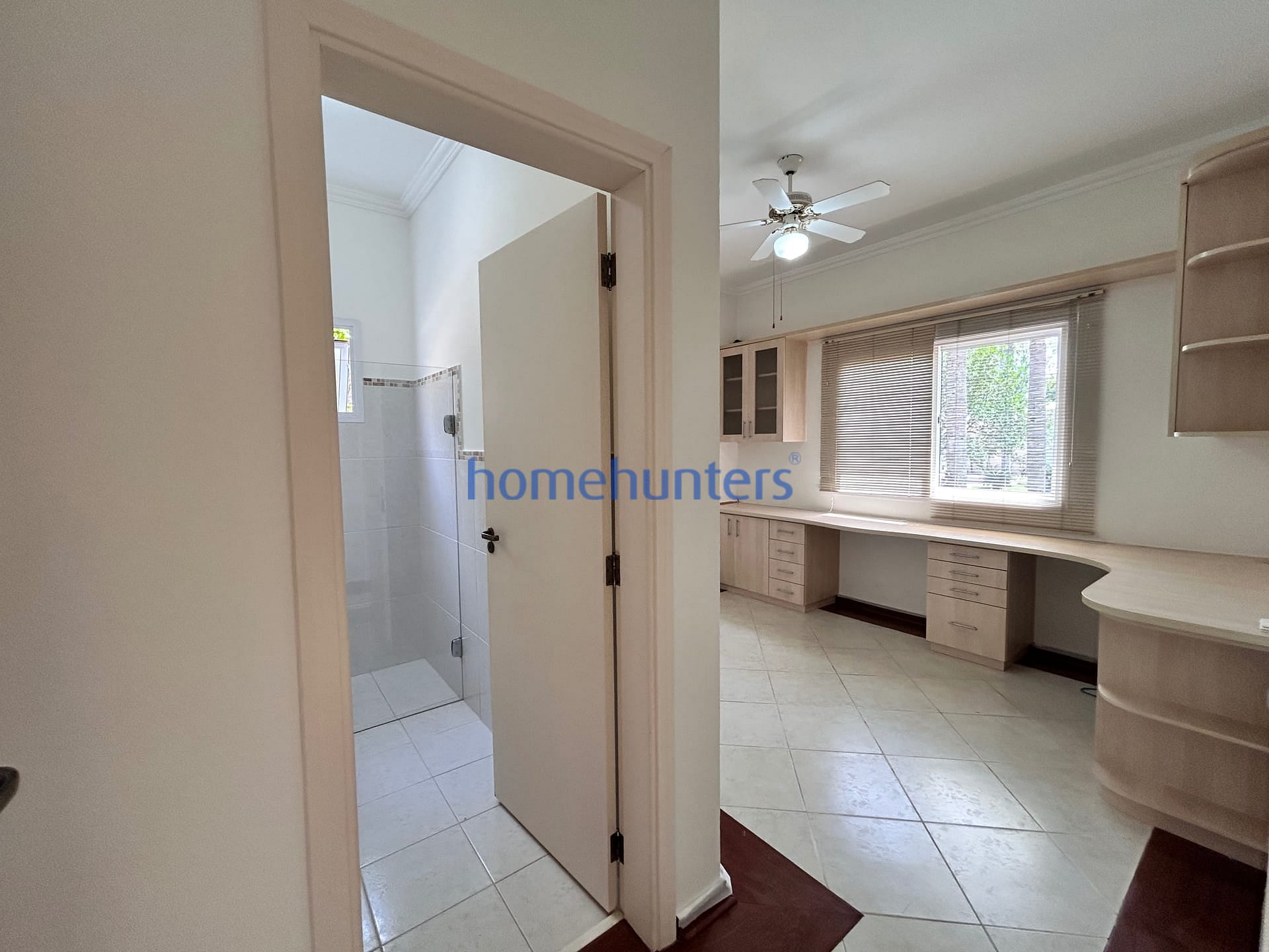 Casa para alugar com 5 quartos, 317m² - Foto 9