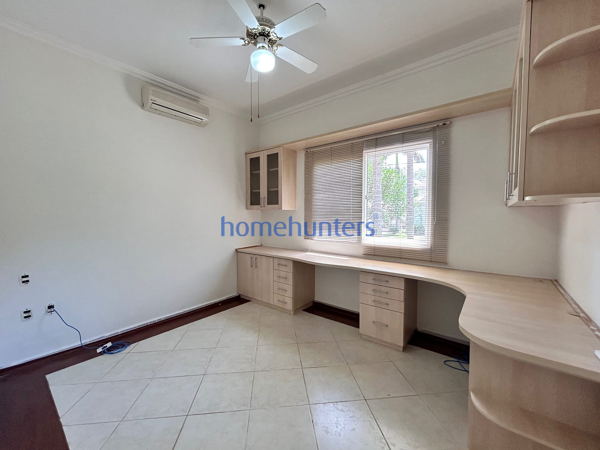Casa para alugar com 5 quartos, 317m² - Foto 12