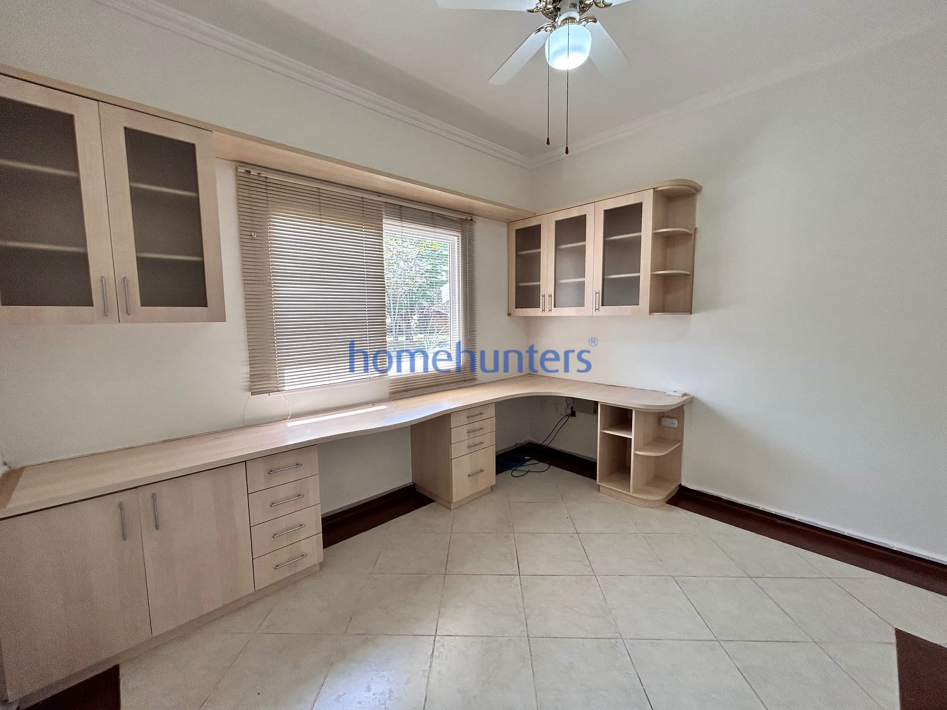 Casa para alugar com 5 quartos, 317m² - Foto 13
