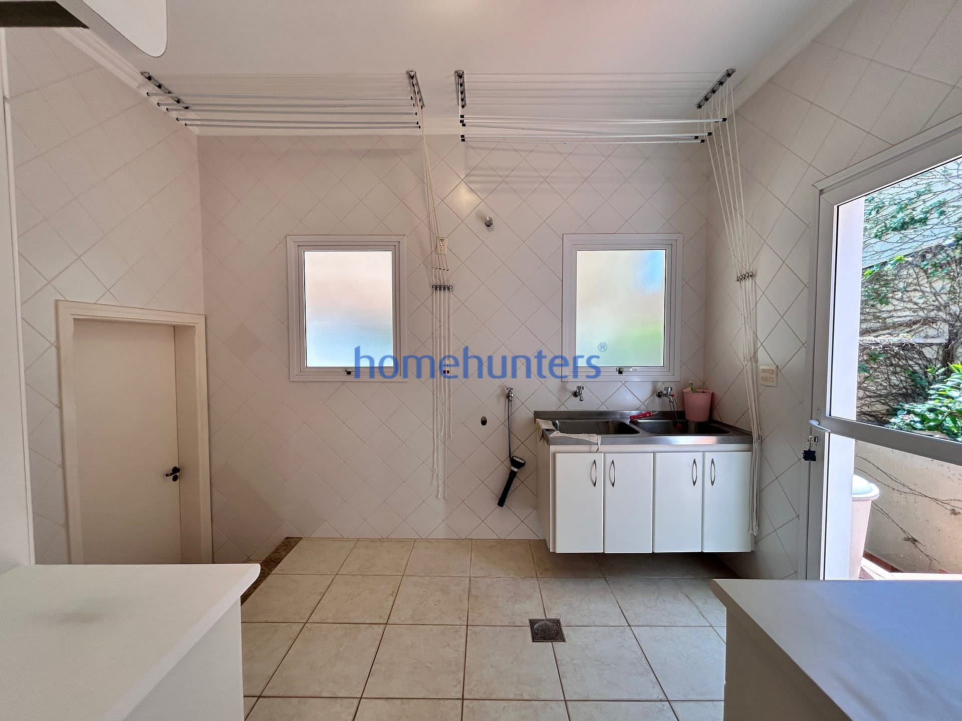 Casa para alugar com 5 quartos, 317m² - Foto 25