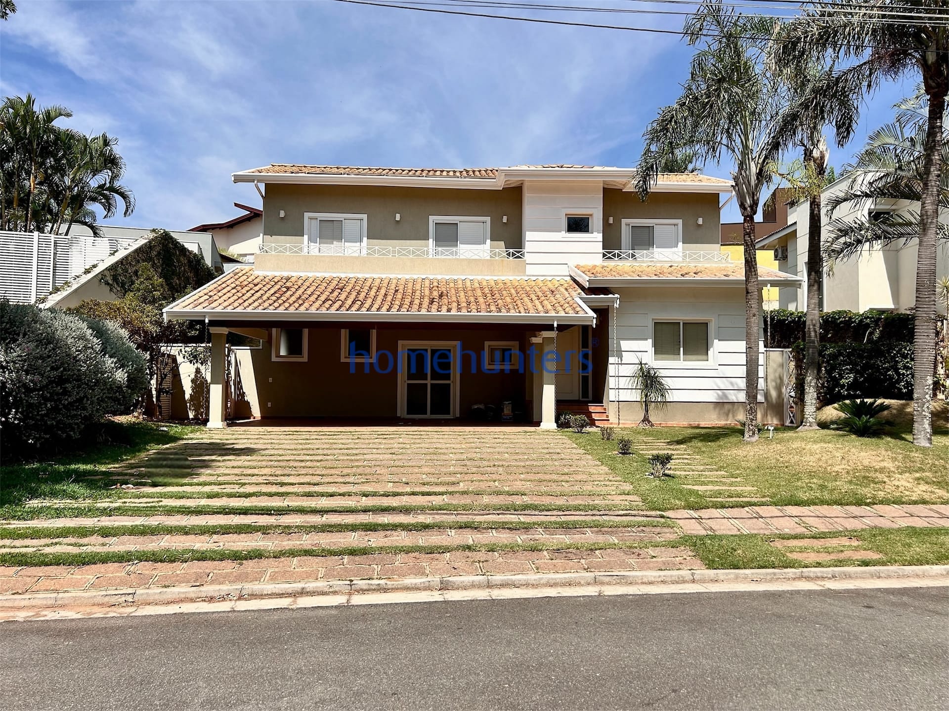 Casa para alugar com 5 quartos, 317m² - Foto 1