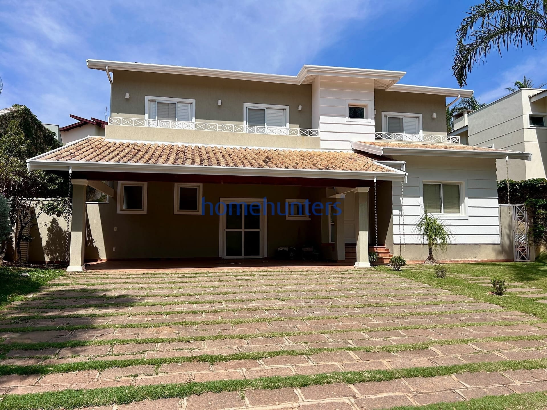 Casa para alugar com 5 quartos, 317m² - Foto 2