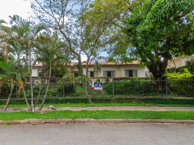 Foto do Casa - Casa tipo para venda em Lapa com 4 quartos, sendo 1 suíte, 330m² | Lares e Andares Imóveis