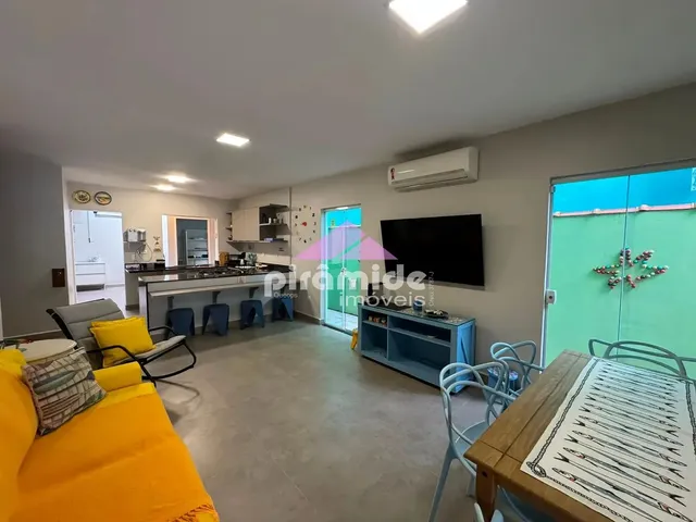 Casa com 10m² 4 quartos e 3 banheiros, à venda ou para alugar, no bairro Massaguaçu em Caraguatatuba