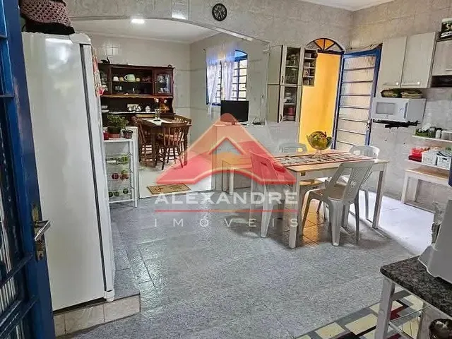 Casa com 10m² 3 quartos e 3 banheiros, à venda, no bairro Bom Retiro em São José Dos Campos