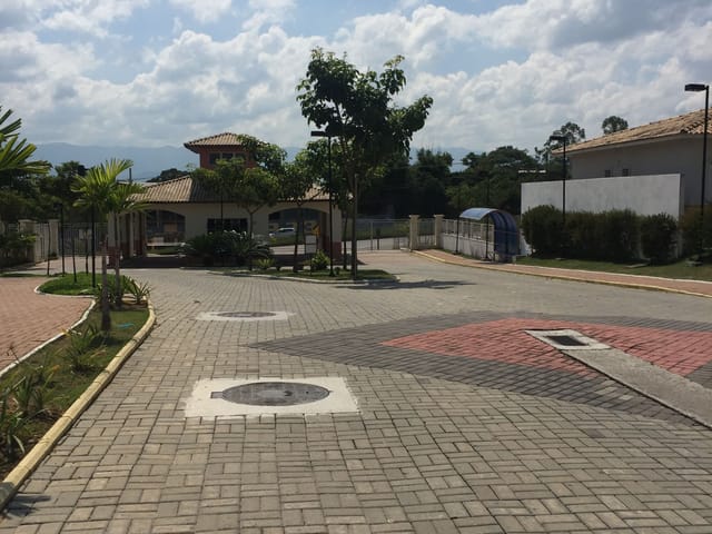 Casa com 250m² 3 quartos e 2 banheiros, à venda, no bairro Loteamento Industrial Água Preta em Pindamonhangaba