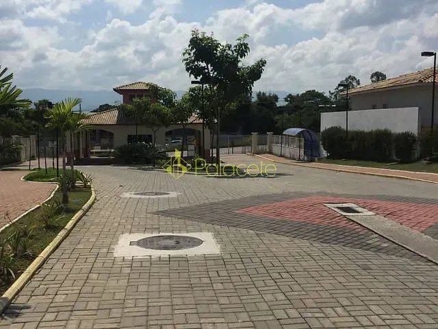 Casa com 250m² 3 quartos e 2 banheiros, à venda, no bairro Loteamento Industrial Água Preta em Pindamonhangaba