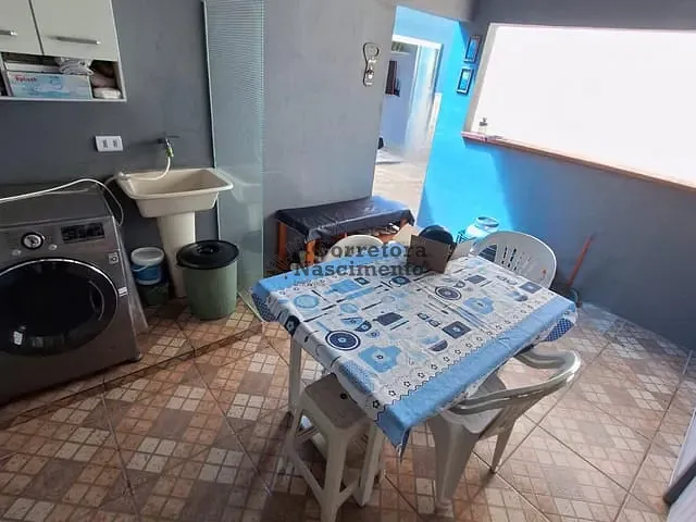 Casa com 250m² 2 quartos e 3 banheiros, à venda, no bairro Cidade Salvador em Jacareí
