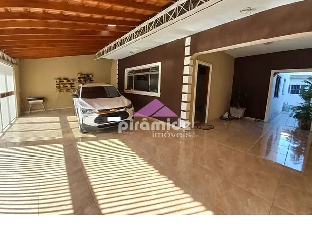 Casa com 250m² 6 quartos e 2 banheiros, à venda, no bairro Bosque dos Eucaliptos em São José dos Campos