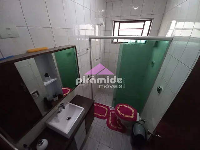 Casa com 250m² 6 quartos e 2 banheiros, à venda, no bairro Bosque dos Eucaliptos em São José dos Campos