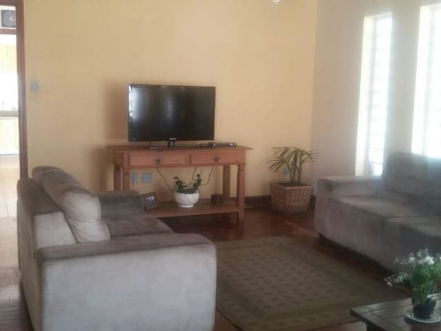 Casa com 445m² 4 quartos e 2 banheiros, à venda, no bairro Centro em Pindamonhangaba
