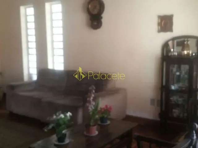 Casa com 445m² 4 quartos e 2 banheiros, à venda, no bairro Centro em Pindamonhangaba