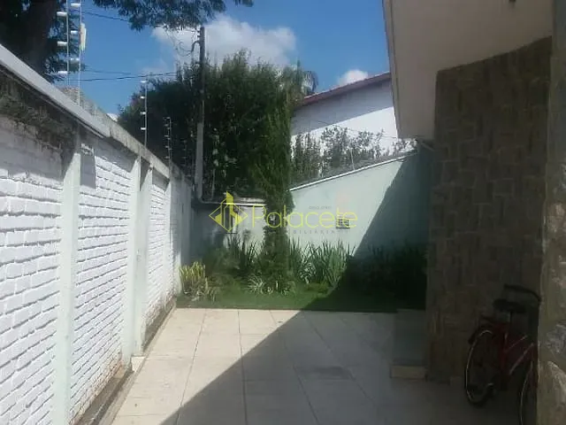 Casa com 445m² 4 quartos e 2 banheiros, à venda, no bairro Centro em Pindamonhangaba