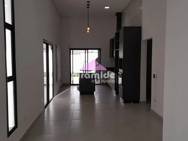 Casa com 300m² 3 quartos e 1 banheiro, à venda, no bairro Residencial Colinas em Caçapava