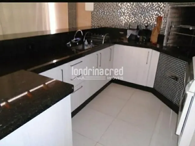 Casa com 454m², à venda, no bairro Jardim Itália em Cambé