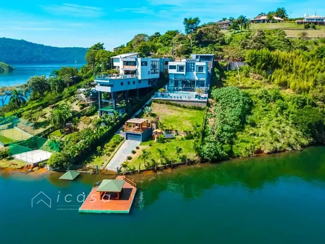 Casa com 1700m² 4 quartos e 7 banheiros, à venda, no bairro Centro em Igaratá