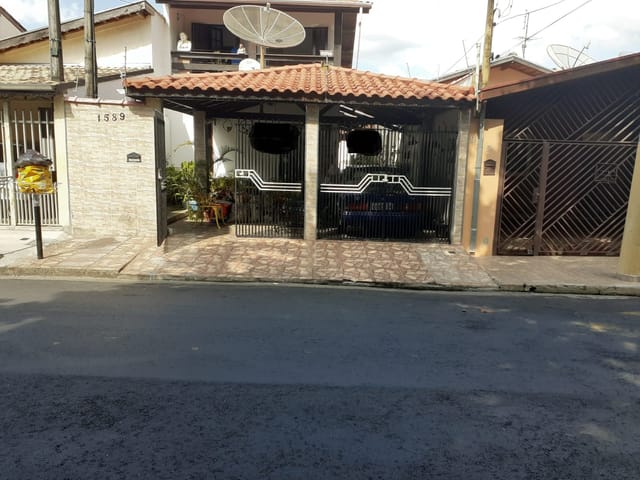 Casa com 250m² 2 quartos e 3 banheiros, à venda, no bairro Chácara Galega em Pindamonhangaba