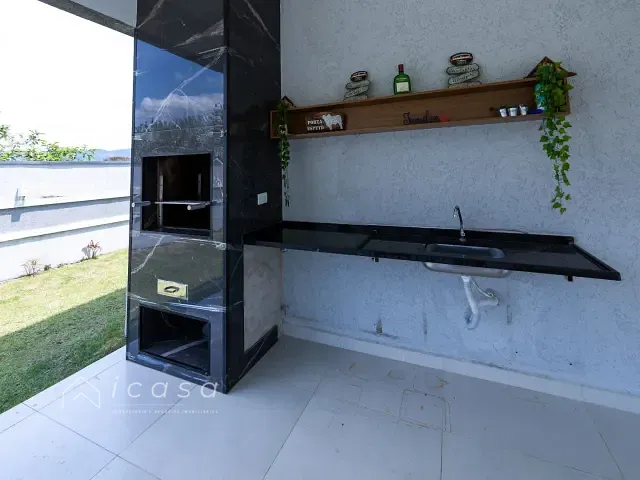 Casa com 1037m² 3 quartos e 5 banheiros, à venda, no bairro Village da Serra em Tremembé