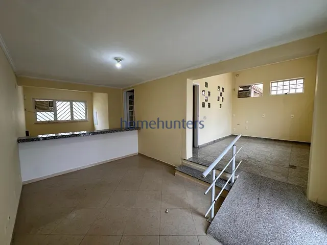 Casa à venda ou para alugar, no bairro Vila Itapura em Campinas