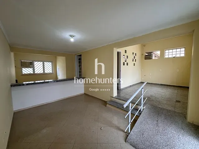 Casa à venda ou para alugar, no bairro Vila Itapura em Campinas