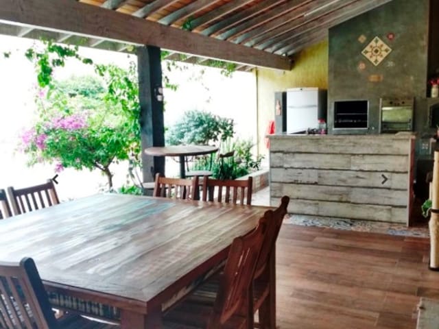 Casa com 300m² 4 quartos e 5 banheiros, à venda, no bairro São Benedito em Pindamonhangaba