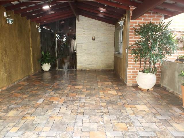 Casa com 300m² 4 quartos e 5 banheiros, à venda, no bairro São Benedito em Pindamonhangaba