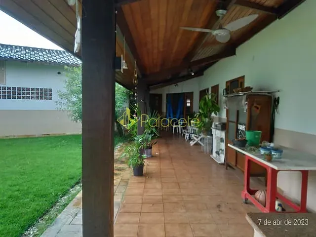 Casa com 1768m² 4 quartos e 4 banheiros, à venda, no bairro Centro em Tremembé