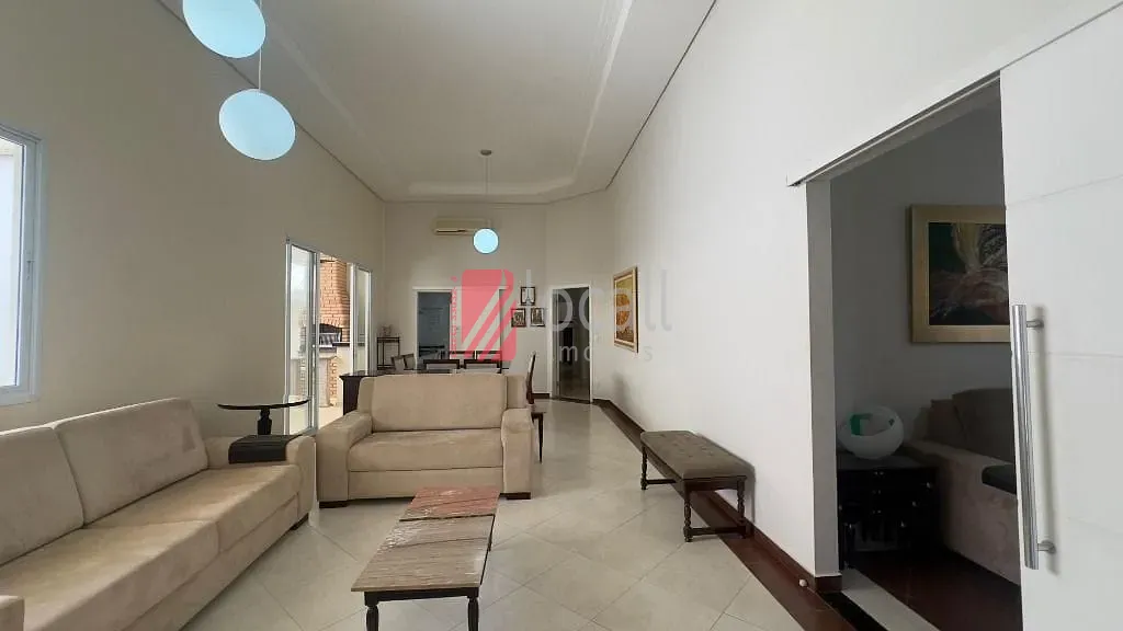 Casa com 3 quartos para aluguel, 210m² — foto 2 de 27