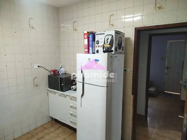 Casa com 10m² 5 quartos e 3 banheiros, à venda, no bairro Conjunto Residencial Galo Branco em São José Dos Campos