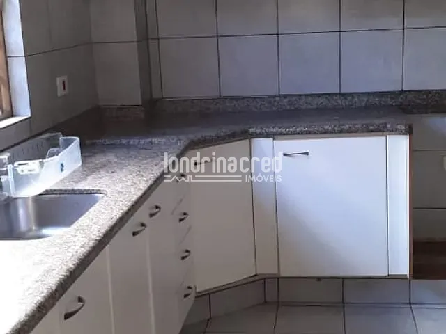 Casa com 275m², à venda, no bairro Jardim Pacaembu em Londrina