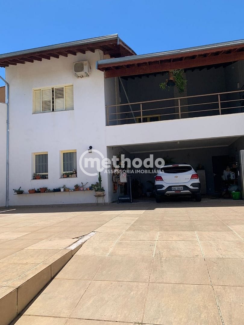 Casa, 3 quartos, 241 m² - Foto 1
