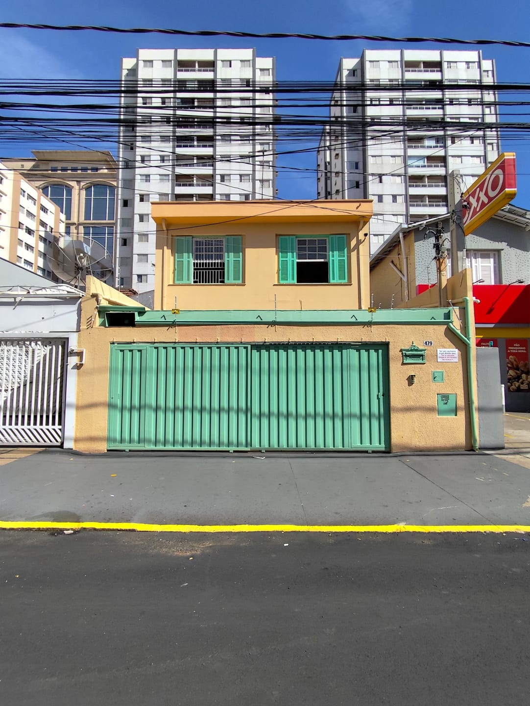 Imóvel na Rua Uruguaiana, Bosque: 187m², 3 Quartos e Edícula